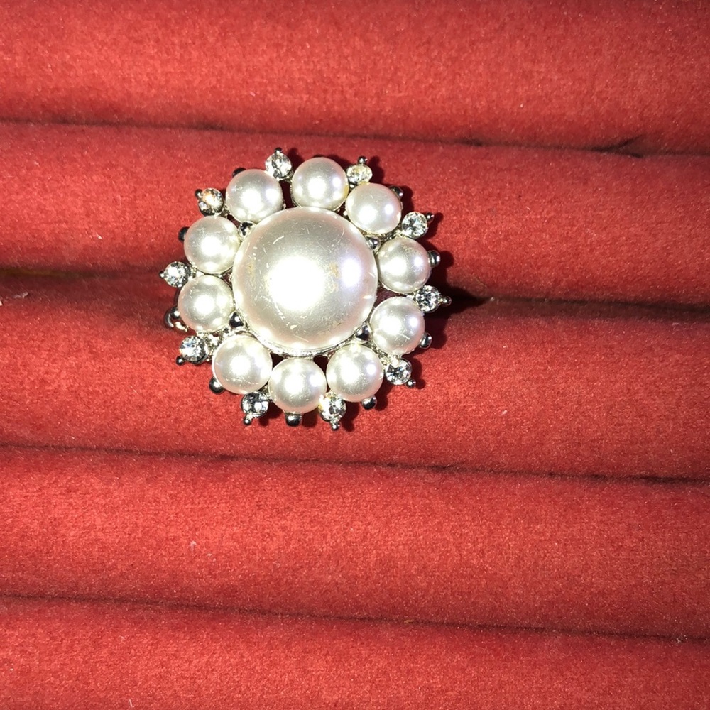 Pearl Statement Ring - Picture 2 of 4